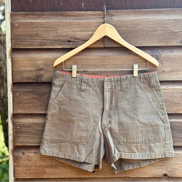 Vintage b.u.m. equipment khaki shorts -  W16 - no tag - Picture 1 of 5